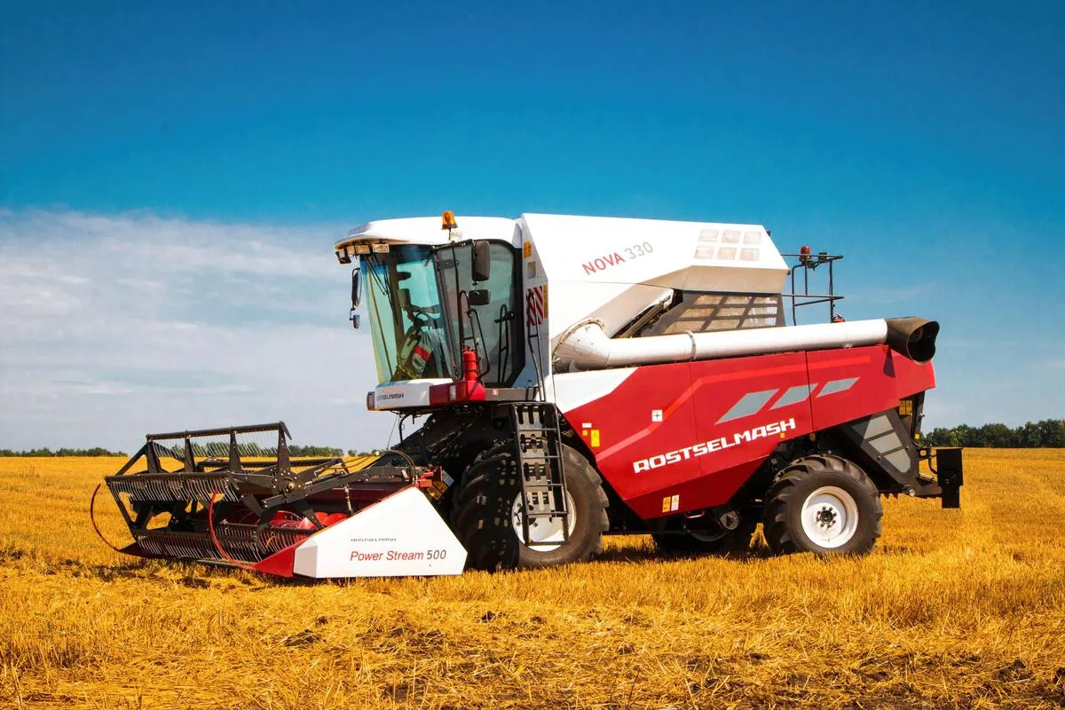Rostselmash Nova 330