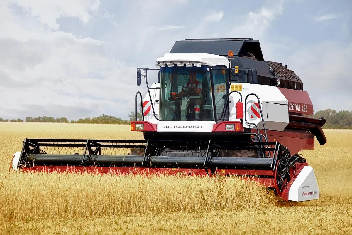 Rostselmash Vektor 425 kombajn zbożowy